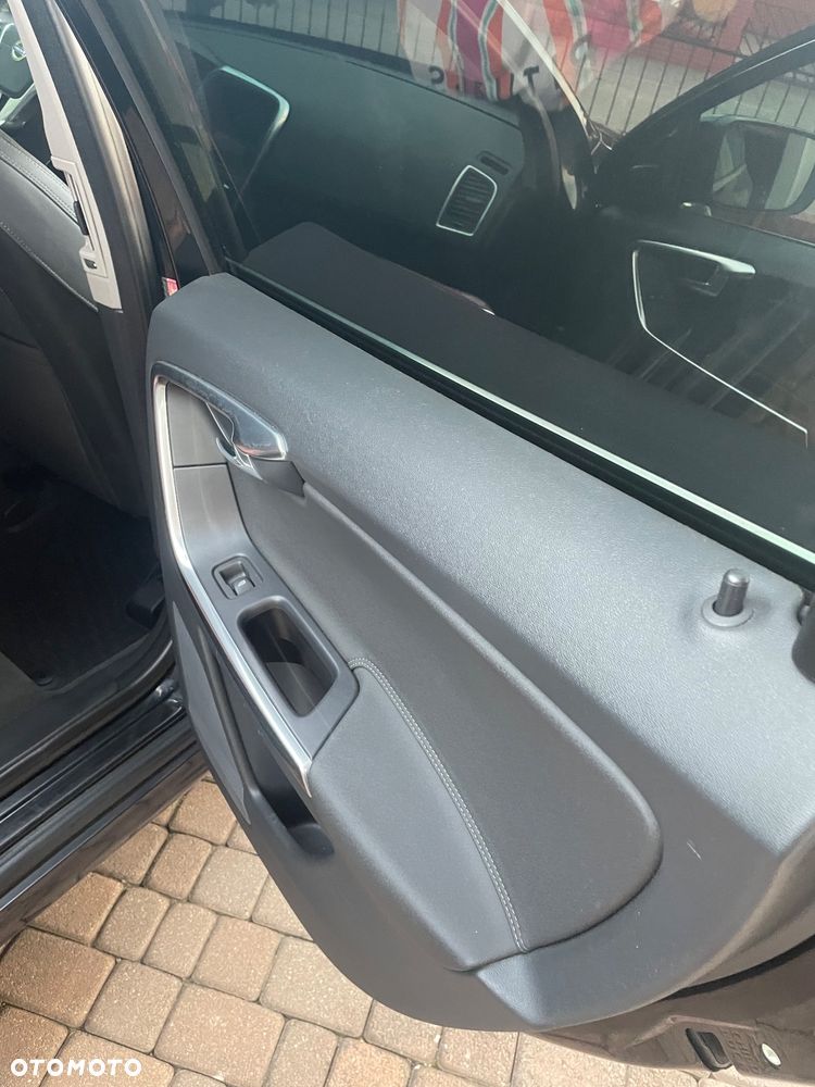 Volvo XC 60 D5 AWD Momentum - 28