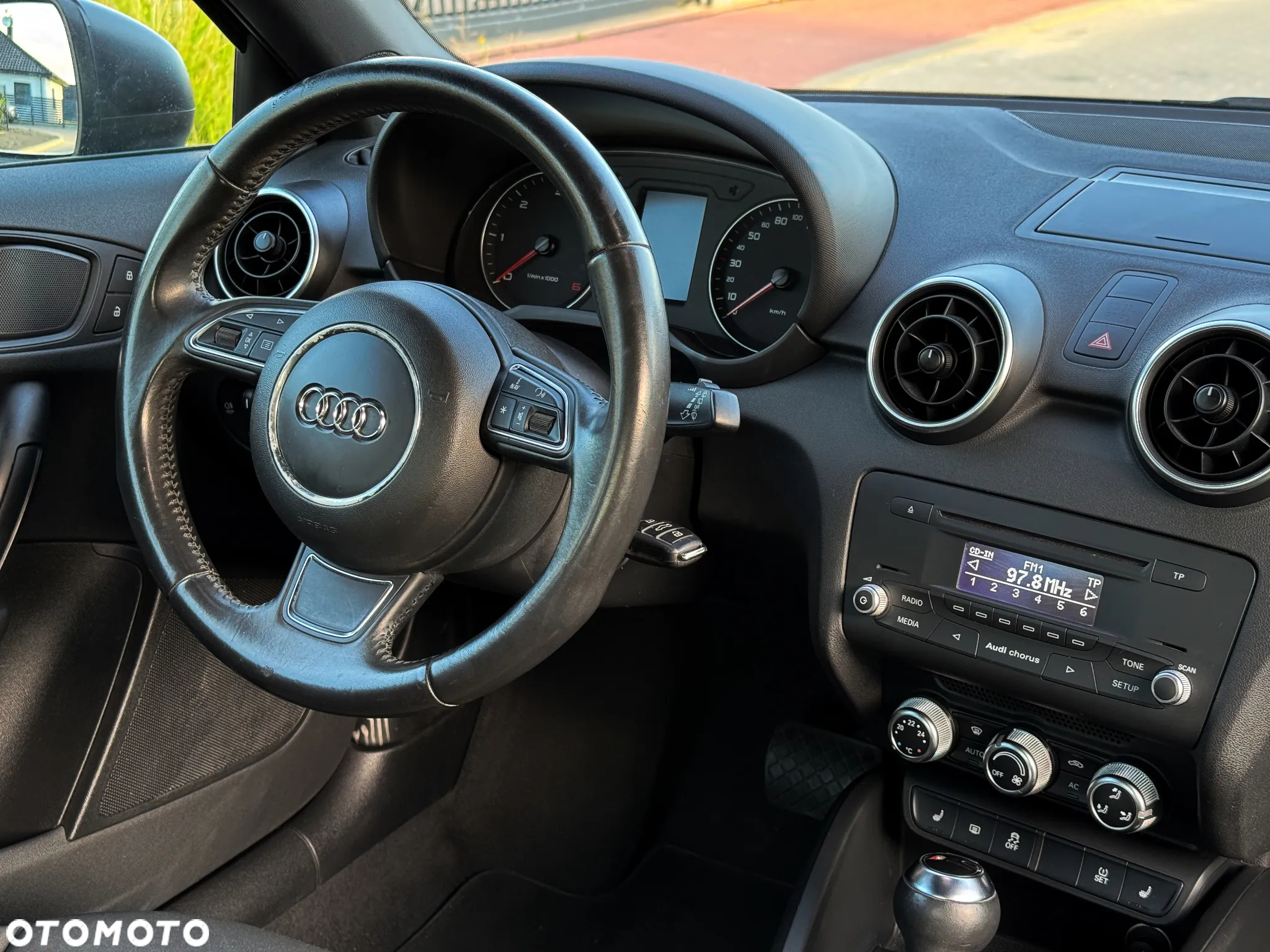 Audi A1 1.6 TDI S tronic Attraction - 24