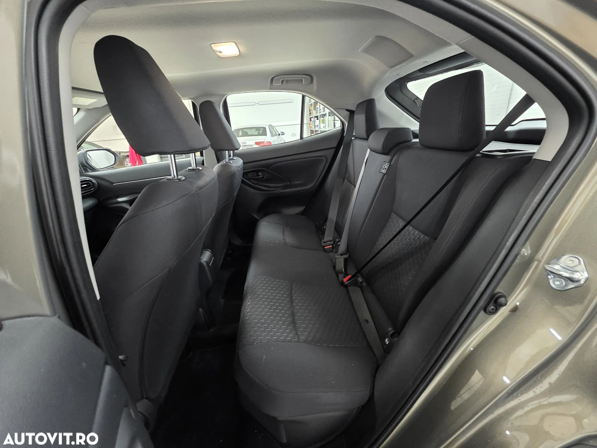 Toyota Yaris Cross 1.5 VVT-i HSD 116 4x2 HEV Business - 12