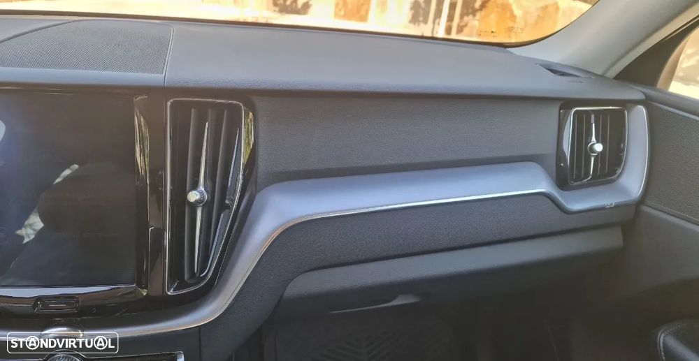 Volvo XC 60 2.0 D4 Momentum Plus Geartronic - 21