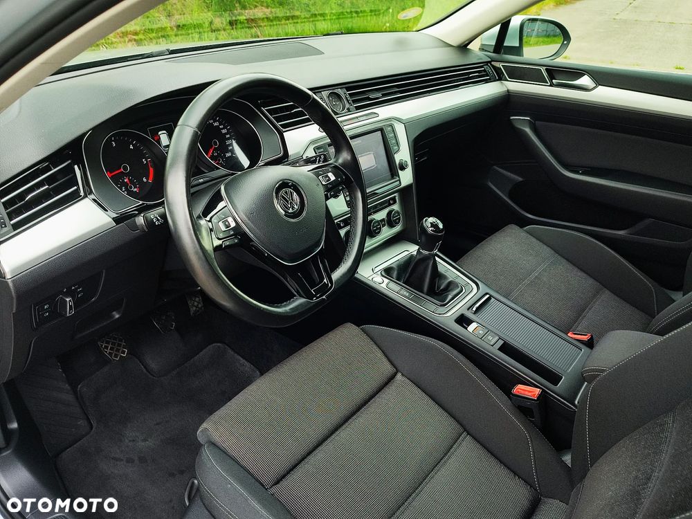 Volkswagen Passat 2.0 TDI (BlueMotion Technology) Highline - 18