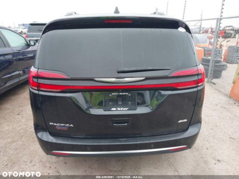 Chrysler Pacifica - 8