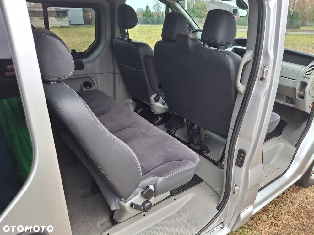 Renault Trafic FAP Grand Passenger Black Edition - 17