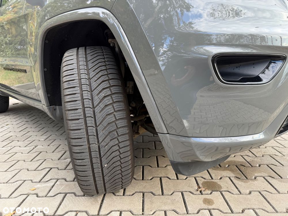 Jeep Grand Cherokee - 22