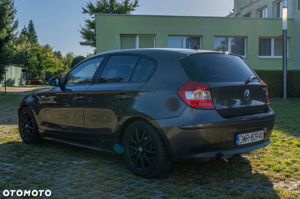BMW Seria 1 2005 photo 4
