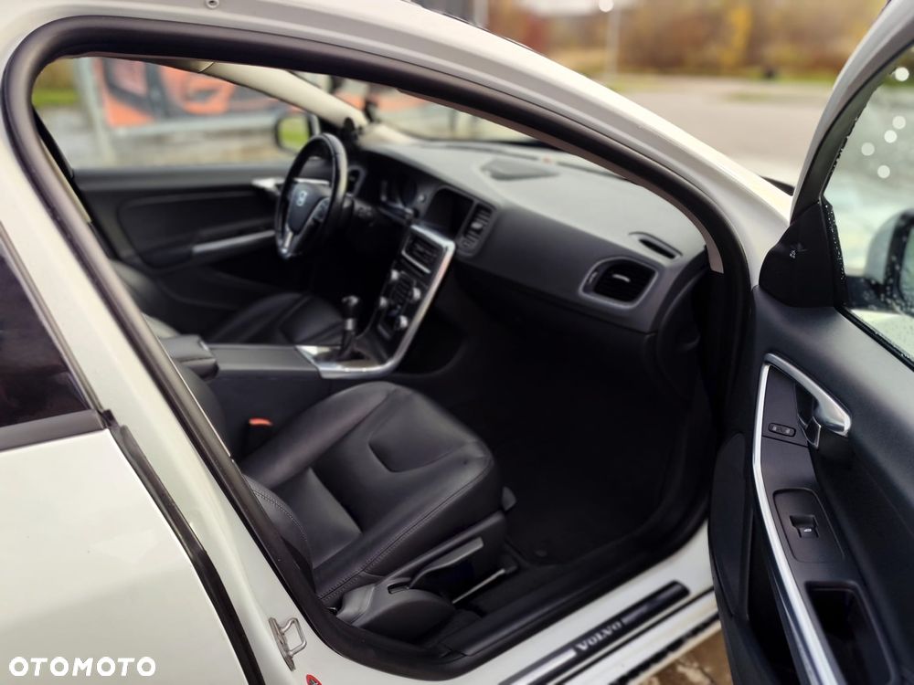 Volvo V60 D4 Momentum - 6