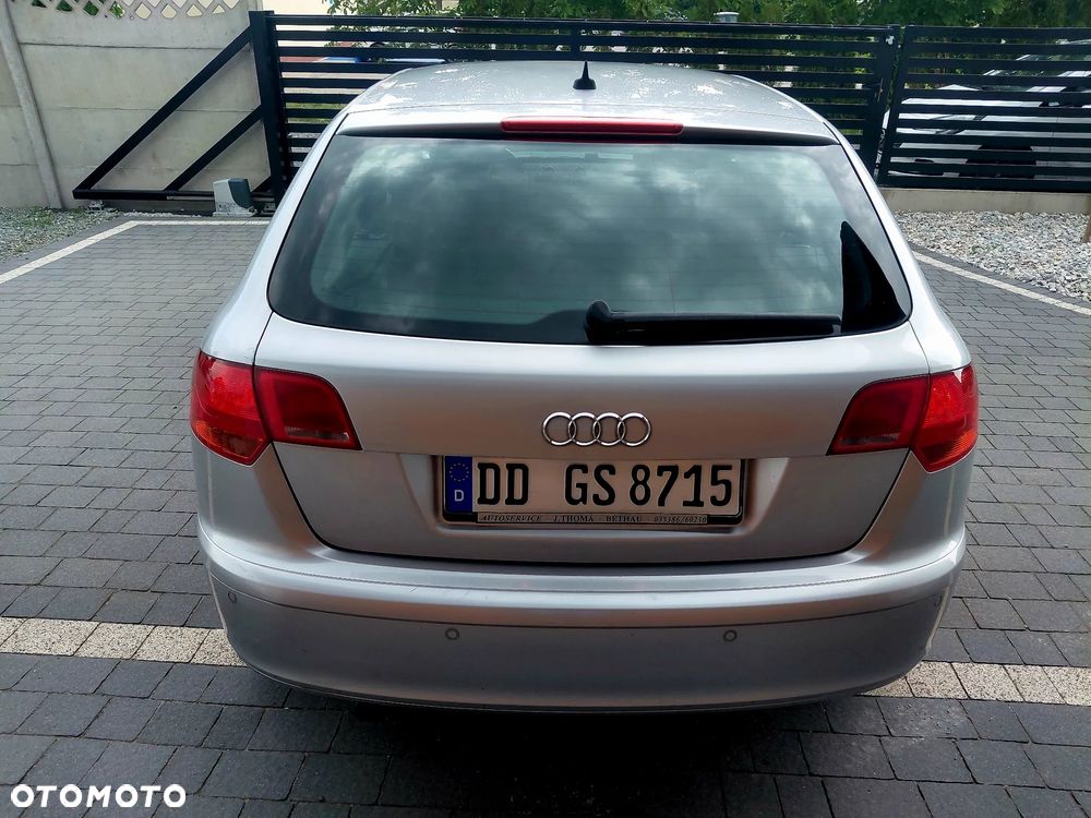 Audi A3 Sportback 2.0 FSI Attraction - 4