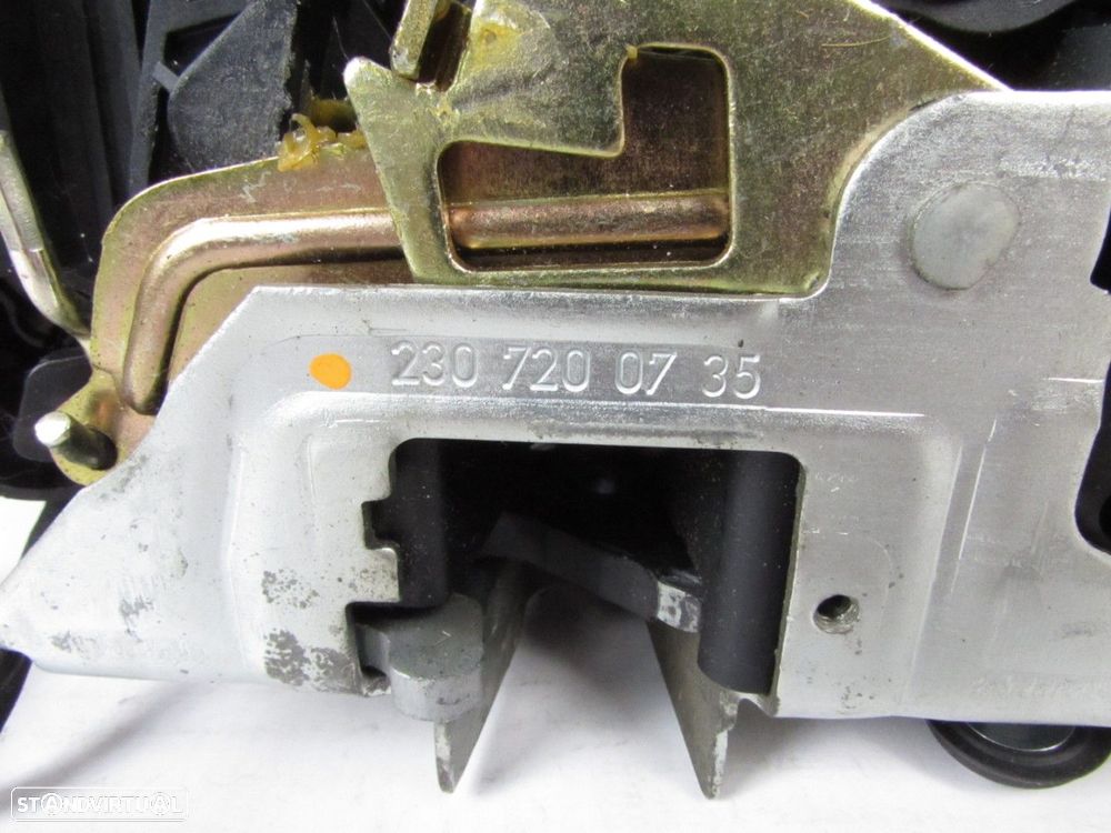 Fecho da porta Esquerdo/Frente Seminovo/ Original MERCEDES-BENZ SL (R230) A23072... - 2