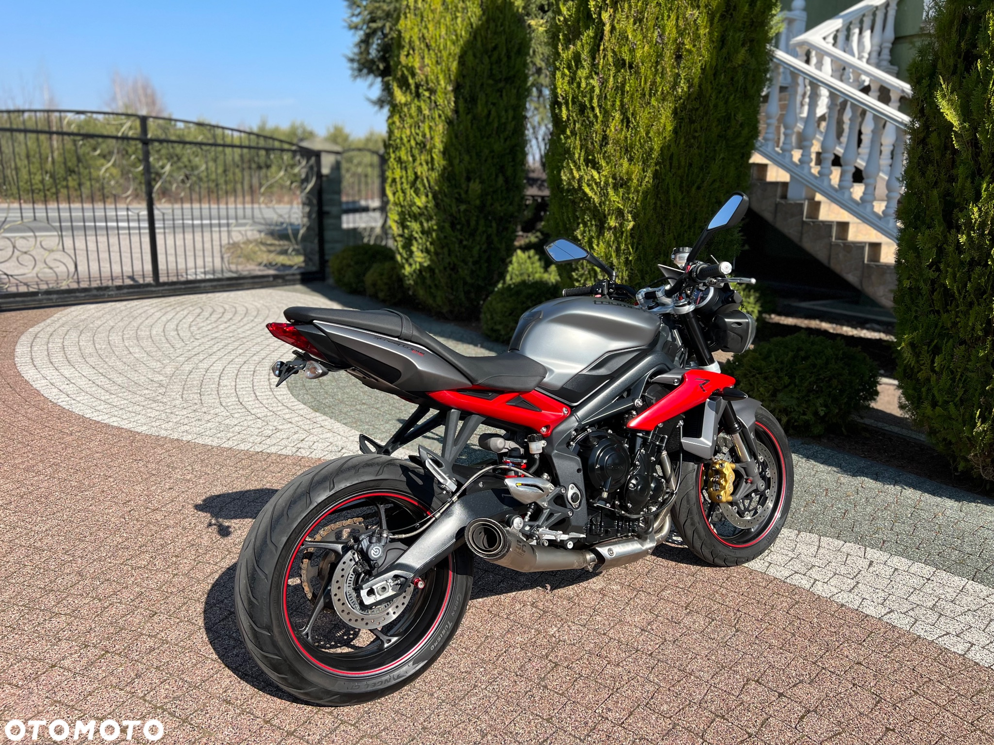 Triumph Street Triple - 10