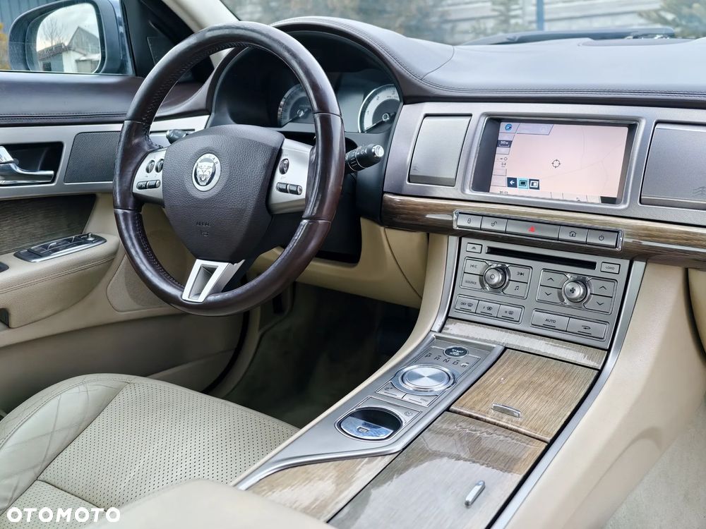 Jaguar XF 2.7 V6 D Luxury - 6