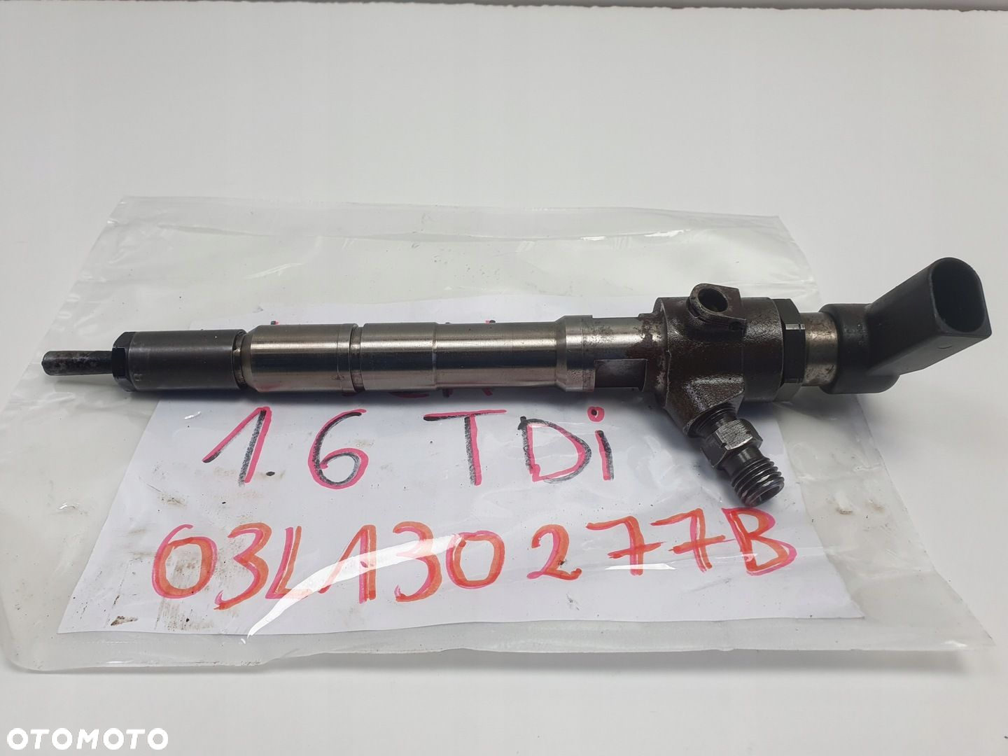 Seat Ibiza IV 1.6 TDI WTRYSKIWACZ 03L130277B - 2