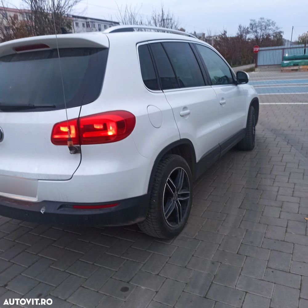 Volkswagen Tiguan 2.0 TDI DPF BlueMotion Technology Exclusive - 4