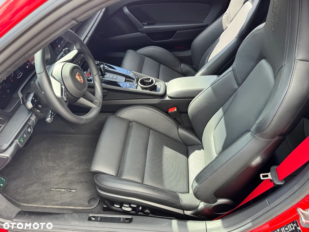 Porsche 911 Carrera T-Hybrid 4 GTS - 18