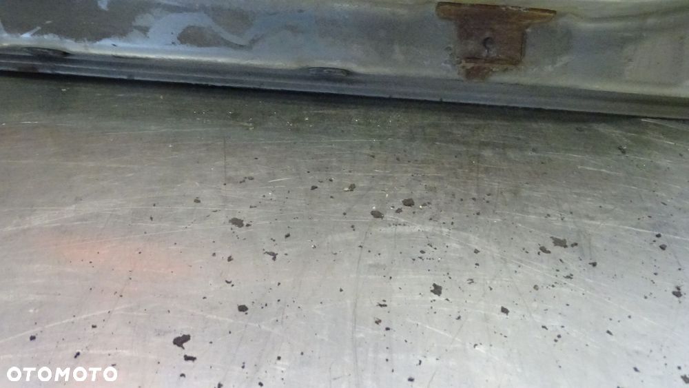 DRZWI PRAWY PRZÓD SKODA FABIA II 1.2 KOL: 9202 - 23