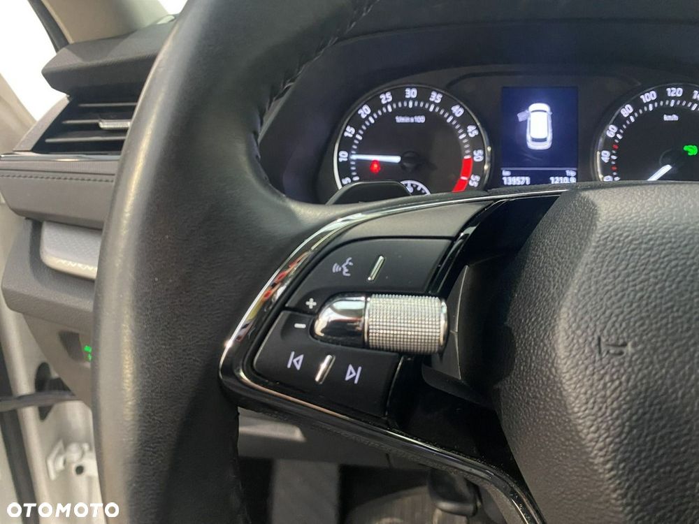Skoda Octavia 2.0 TDI Ambition DSG - 23