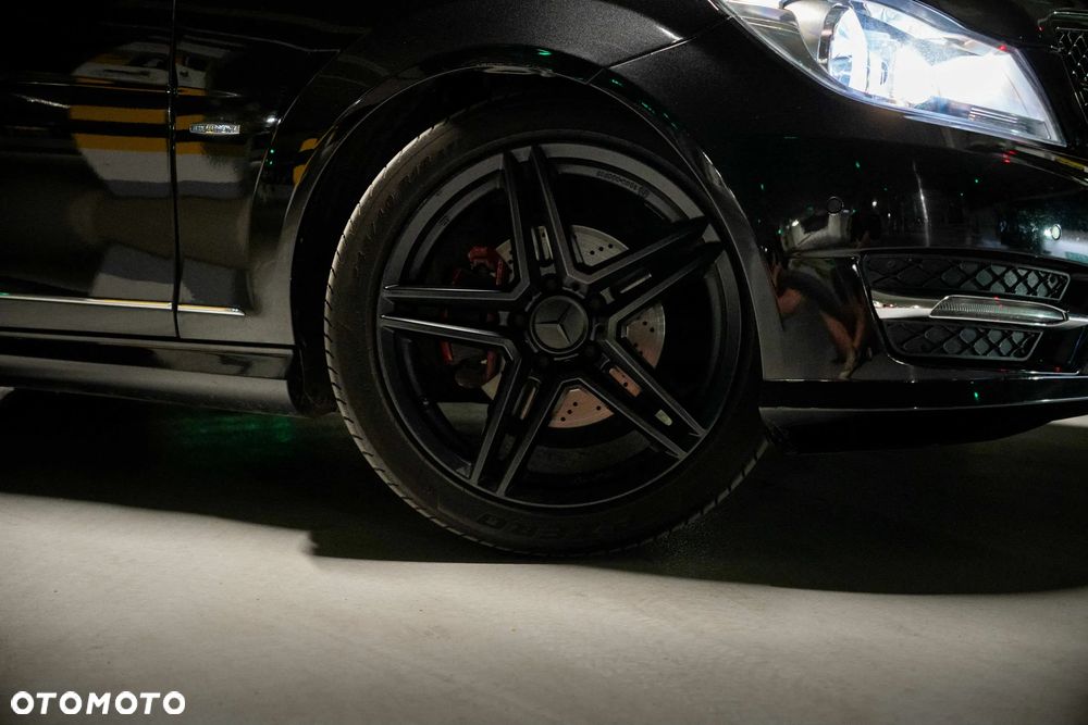 Mercedes-Benz Klasa C 180 CGI BlueEFFICIENCY Avantgarde - 13