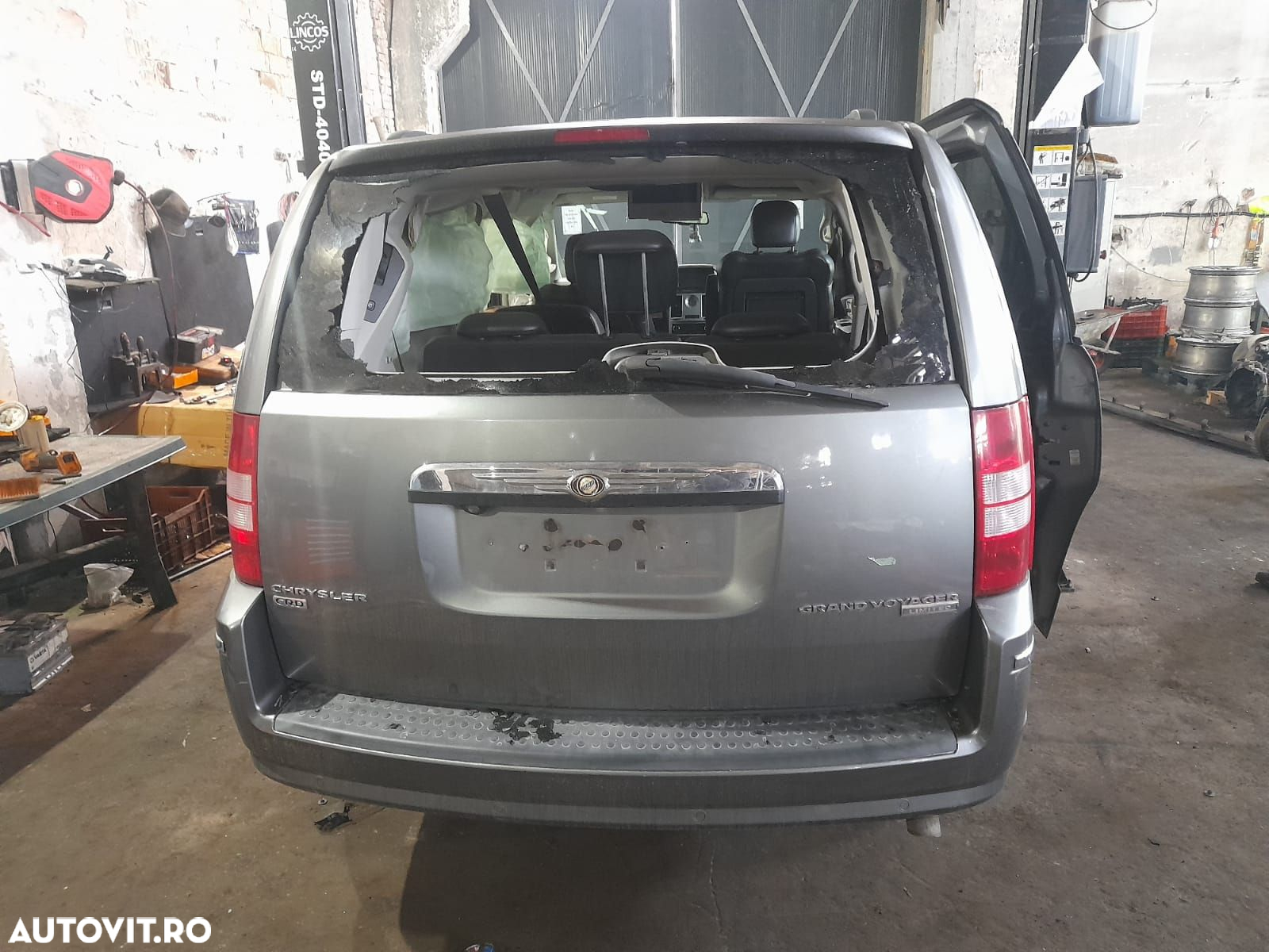Proiector ceata 04805857ab Chrysler Voyager 5 [2007 - 2011] 2.8 crdi - 6