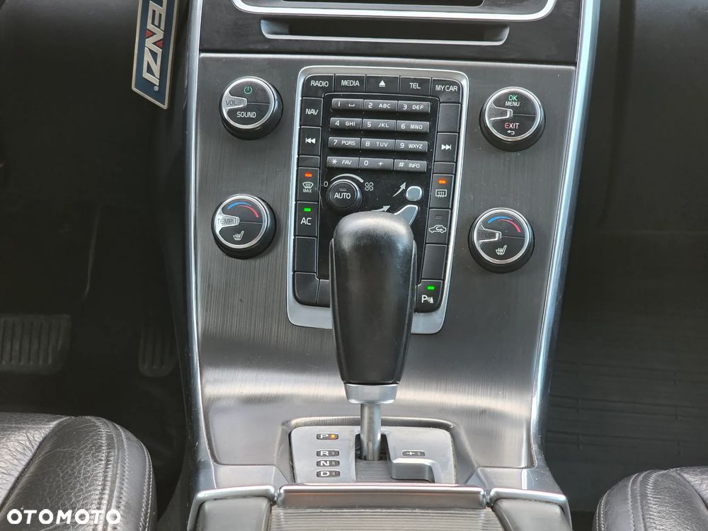 Volvo V60 D4 Geartronic Momentum - 20