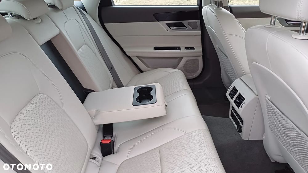 Jaguar XF 20d AWD Prestige - 11