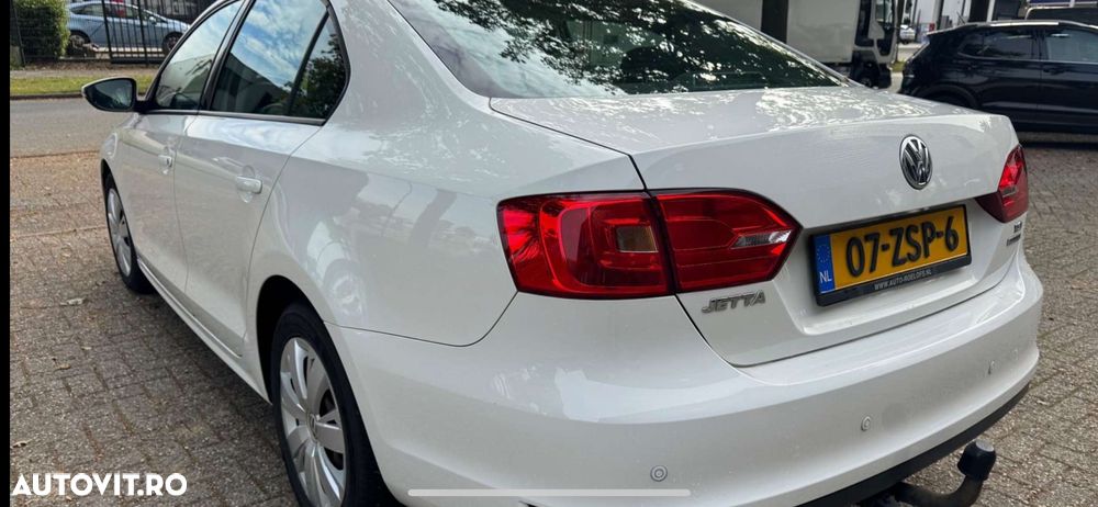 Volkswagen Jetta 1.2 TSI BlueMotion Technology Comfortline - 12