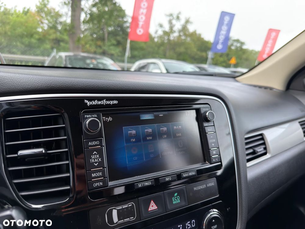Mitsubishi Outlander Instyle NAVI + - 34