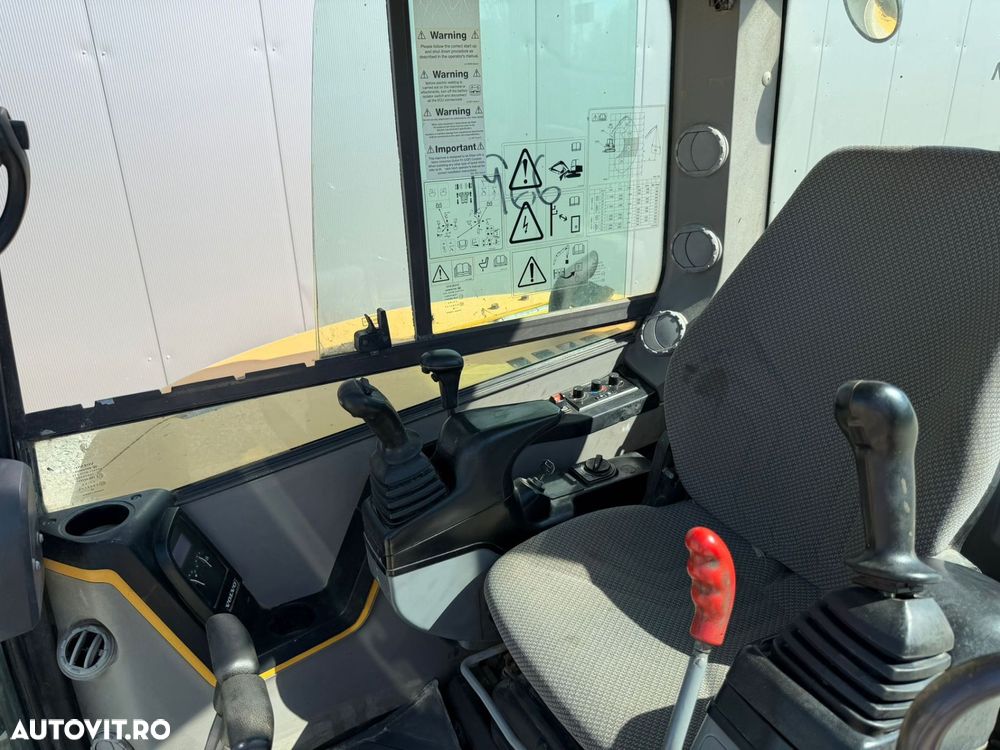 Volvo ECR58D Excavator - 4