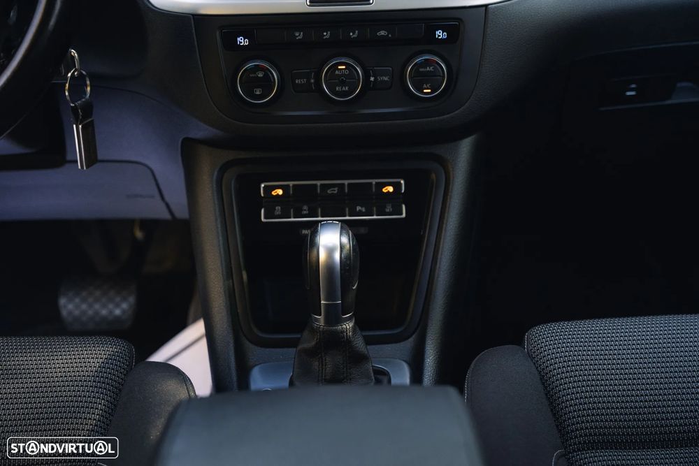 VW Sharan 2.0 TDI Blue Confortline DSG - 30