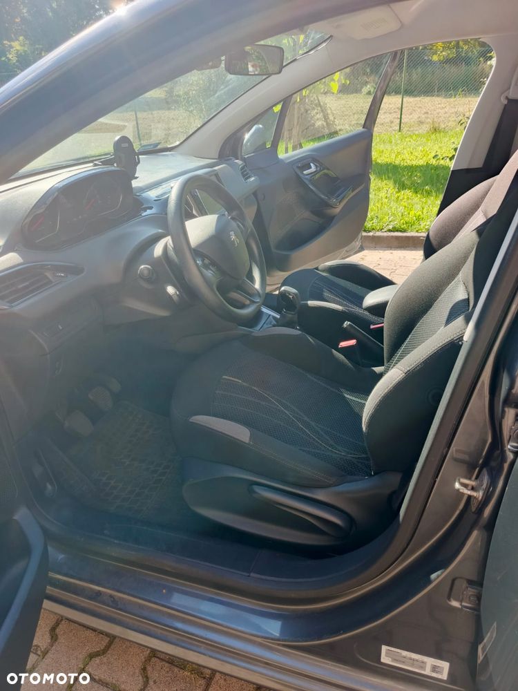 Peugeot 208 - 15