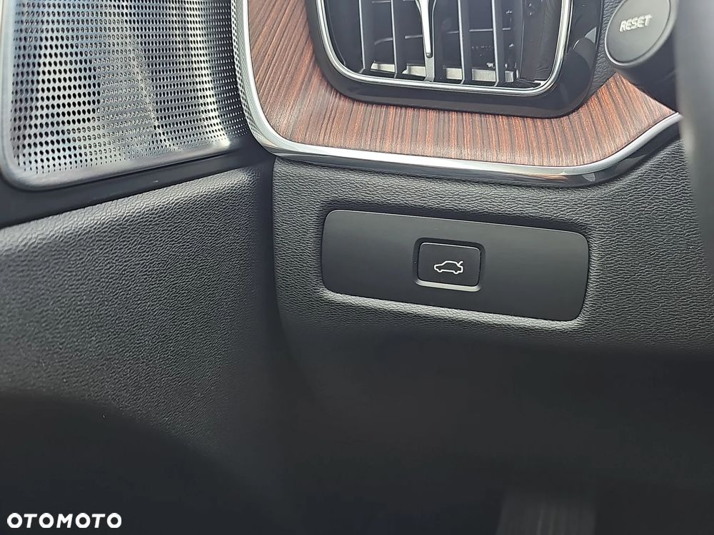 Volvo XC 60 B5 D AWD Ultimate Bright - 28