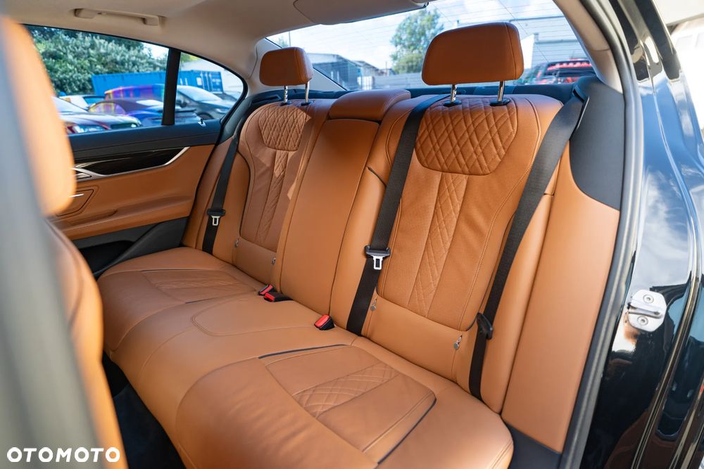 BMW Seria 7 740d xDrive - 36