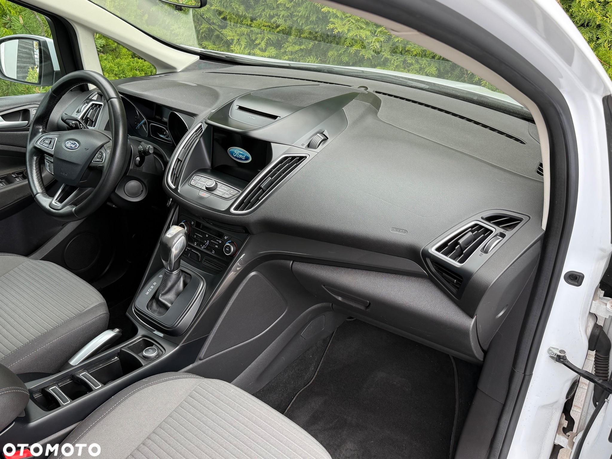 Ford Grand C-MAX - 11