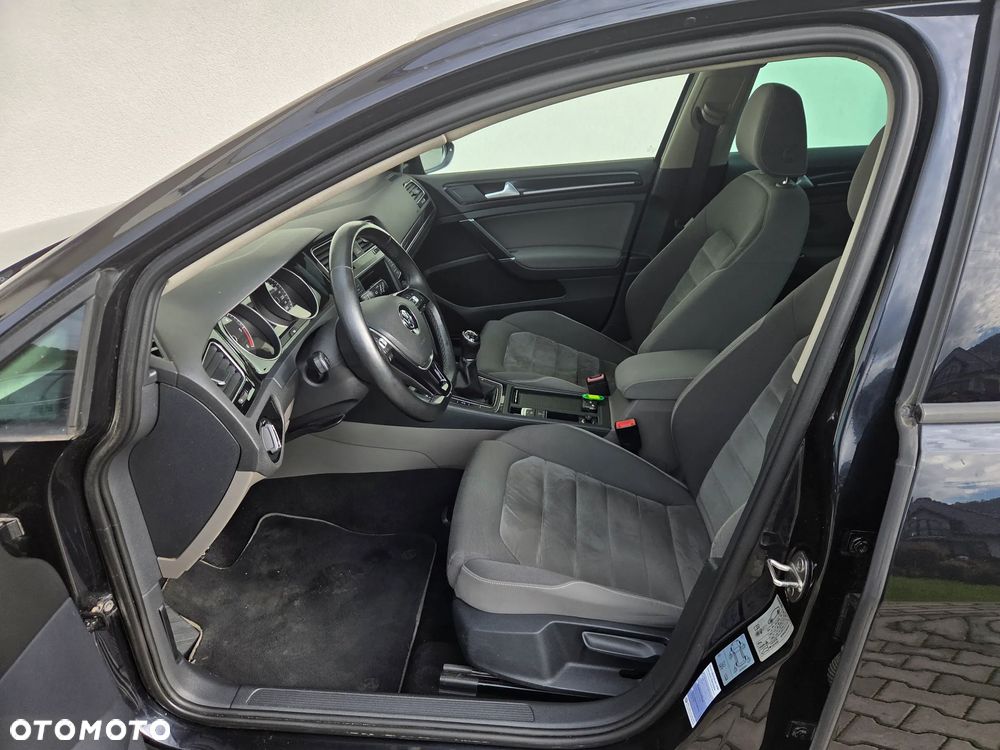 Volkswagen Golf - 8