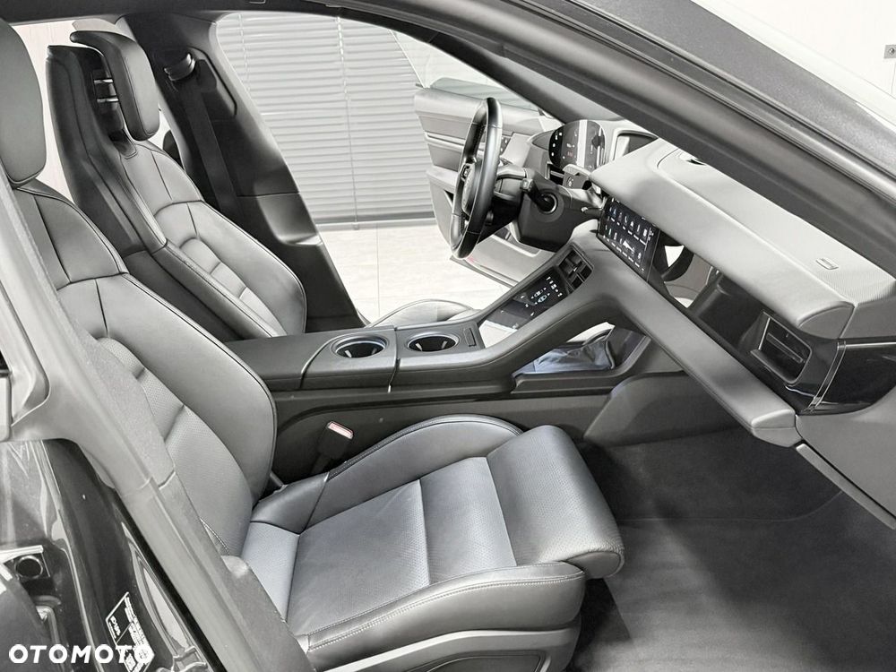 Porsche Taycan Performance Plus - 17