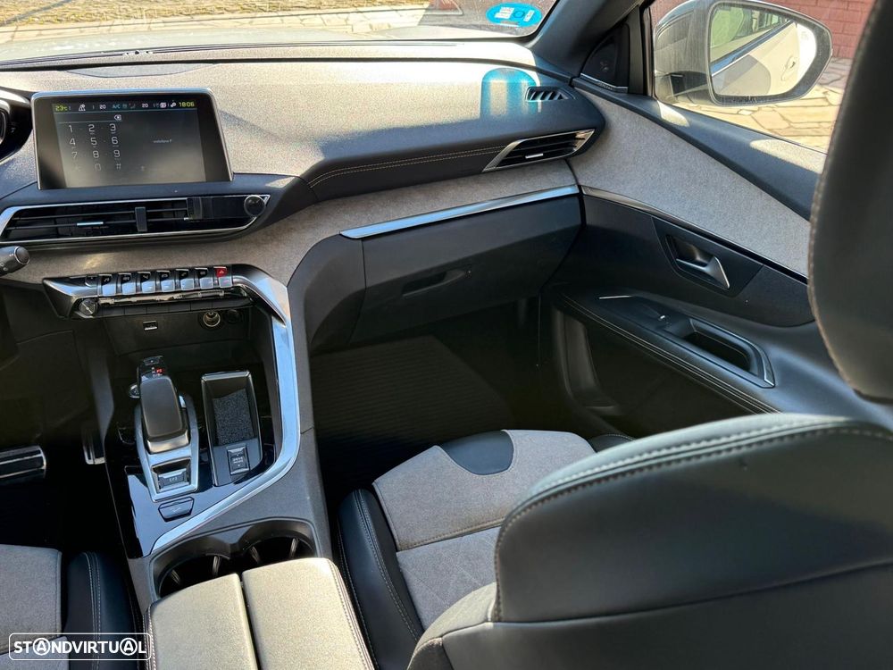 Peugeot 3008 1.6 Hybrid4 GT Pack e-EAT8 - 12