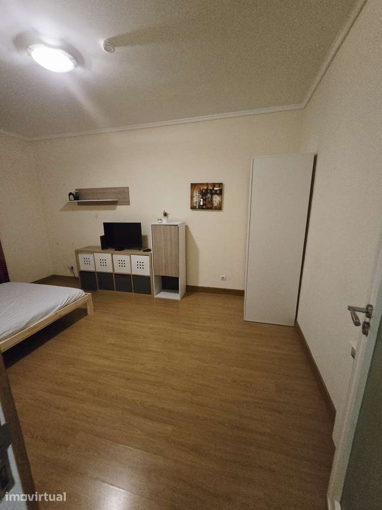 Quarto Mobilado para Arrendar na Buraca | 5 Min. das Portas de Benfica - Grande imagem: 2/11