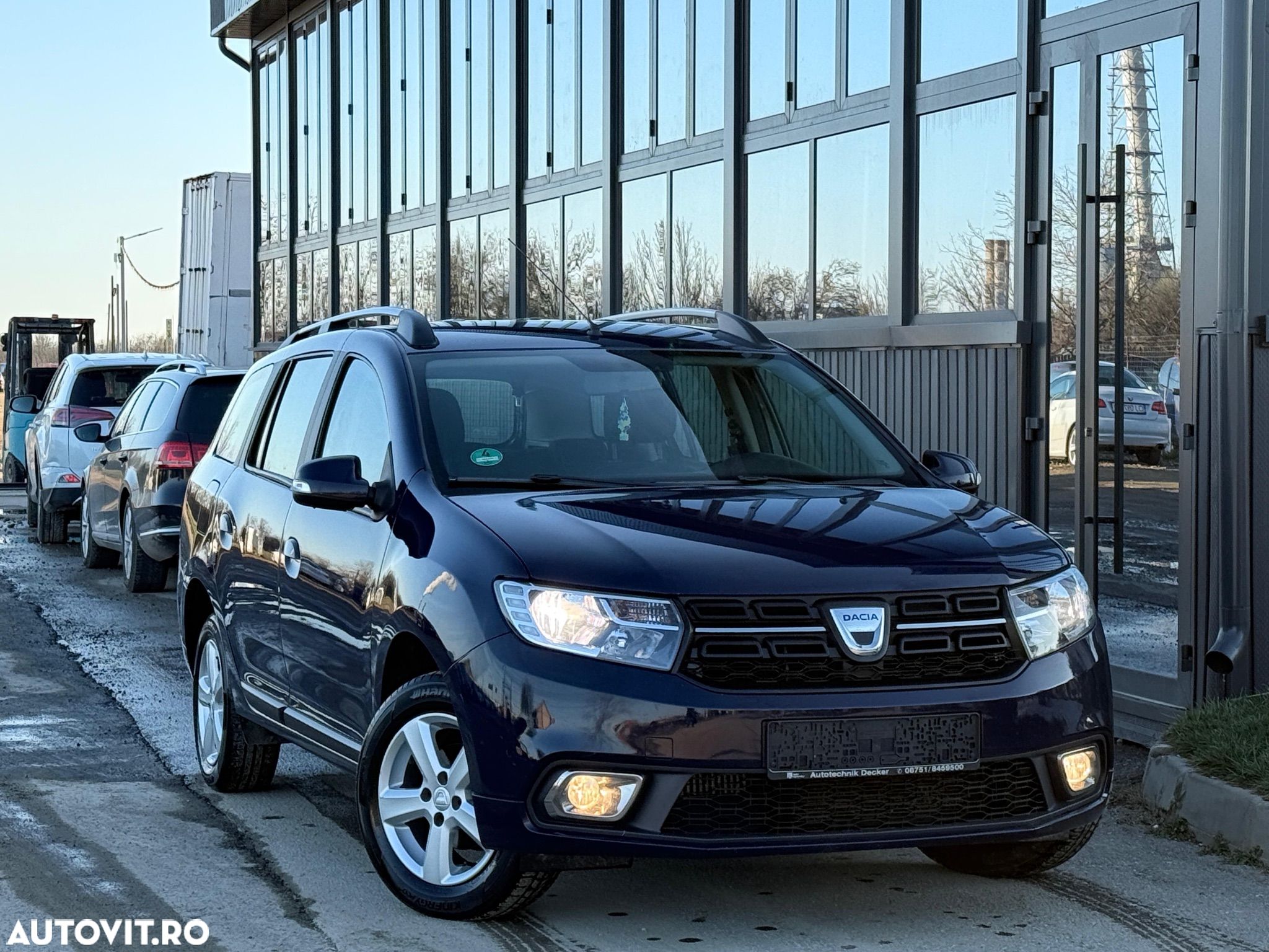 Dacia Logan 0.9 90CP Laureate - 1