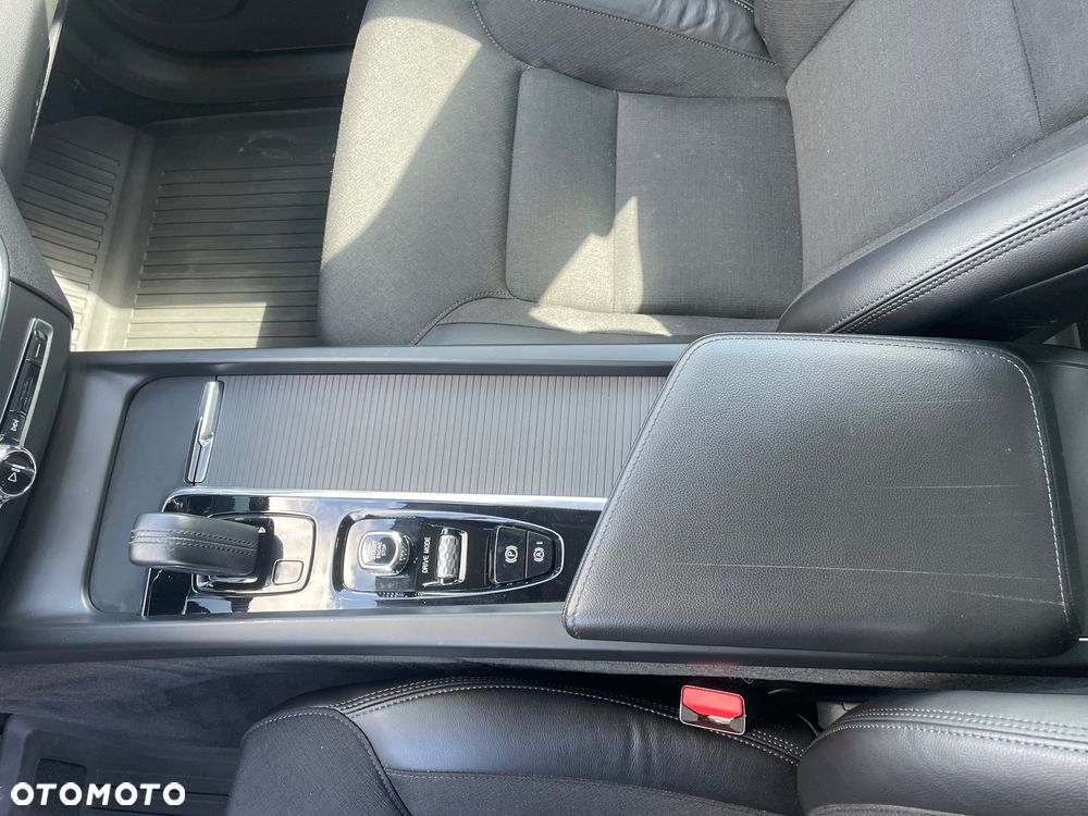 Volvo XC 60 B5 B Momentum Pro - 22