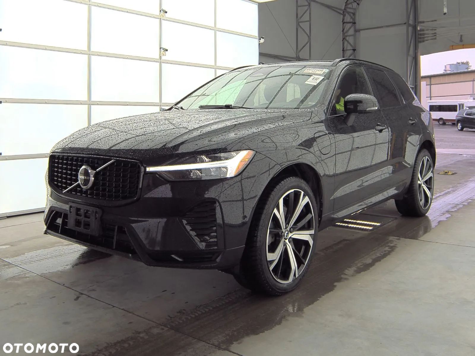 Volvo XC 60 T8 AWD Plug-In Hybrid R-Design - 1