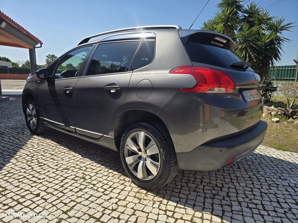 Peugeot 2008 1.2 PureTech Style - 3