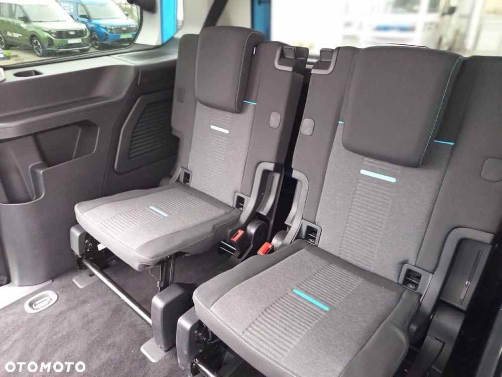 Ford Tourneo Connect Grand - 26