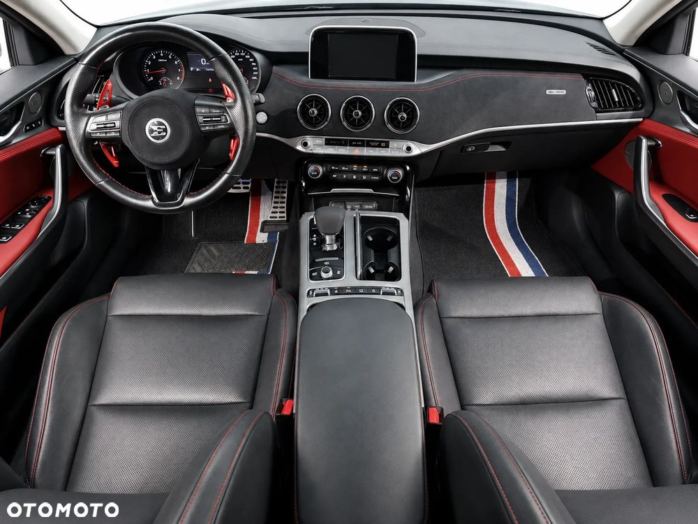 Kia Stinger - 12