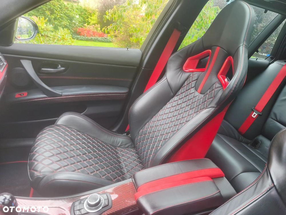 BMW Seria 3 325xi Touring - 17