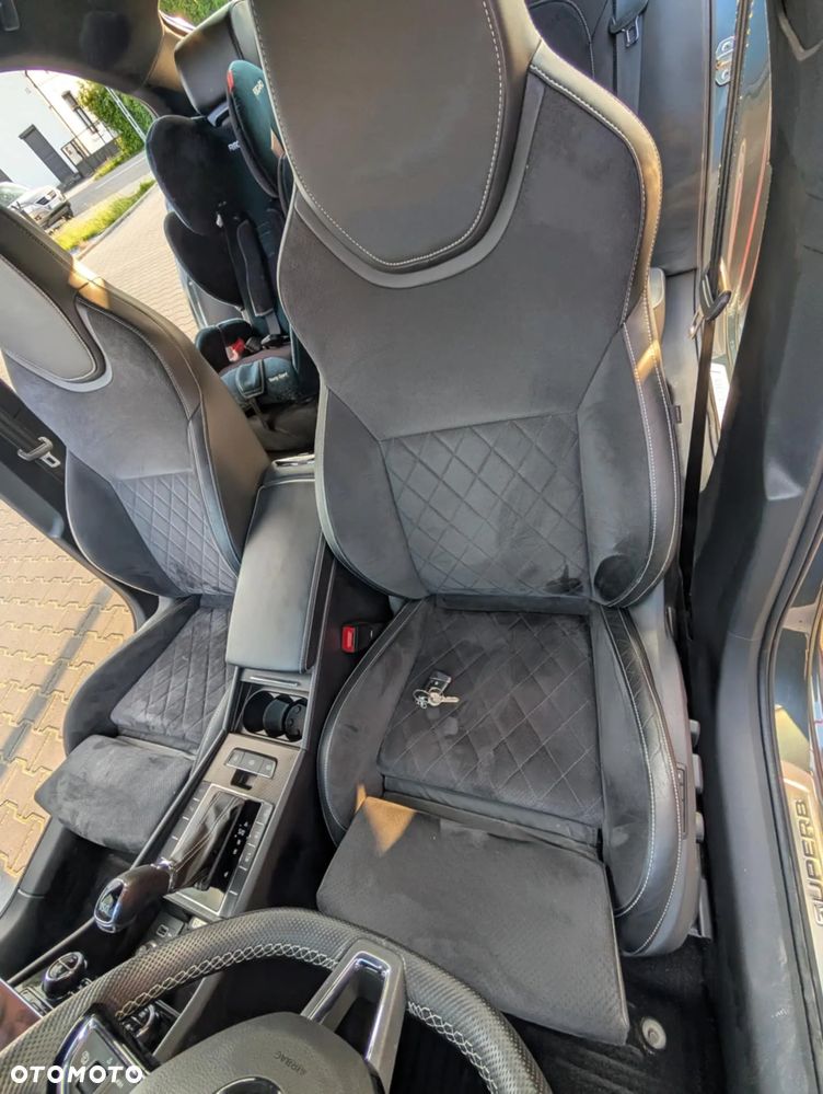 Skoda Superb 2.0 TSI DSG Sportline - 8