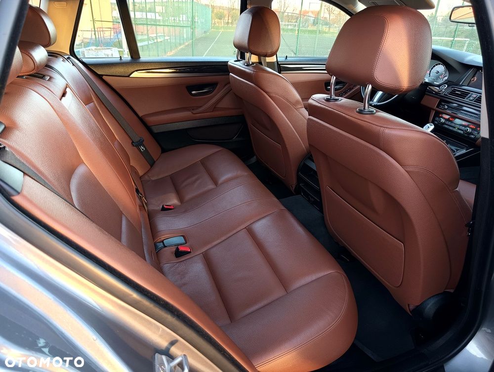 BMW Seria 5 525d Sport-Aut Modern Line - 26
