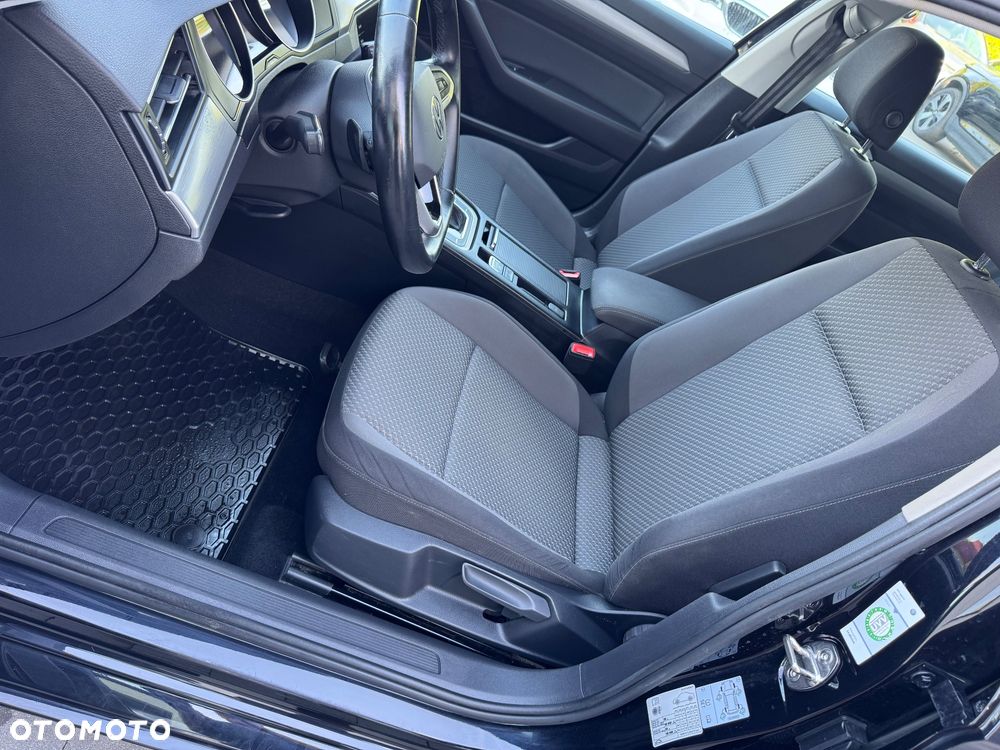 Volkswagen Passat Variant 2.0 TDI SCR DSG Elegance - 17