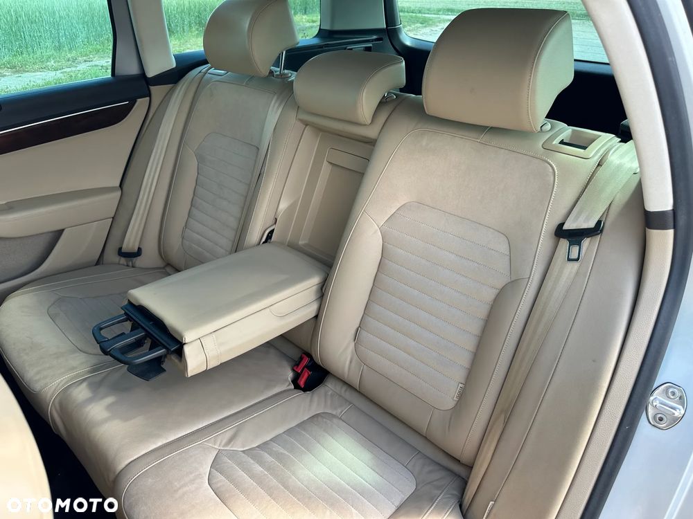 Volkswagen Passat 2.0 TDI DSG BlueMotion Technology Highline - 19