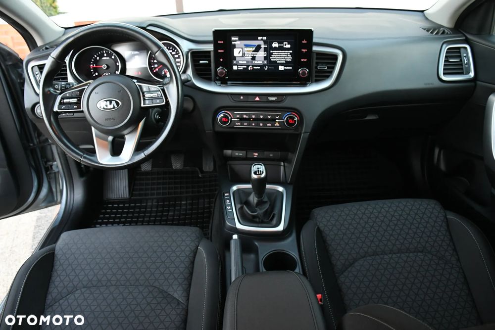 Kia Ceed 1.6 CRDi mHEV L Business Line - 27