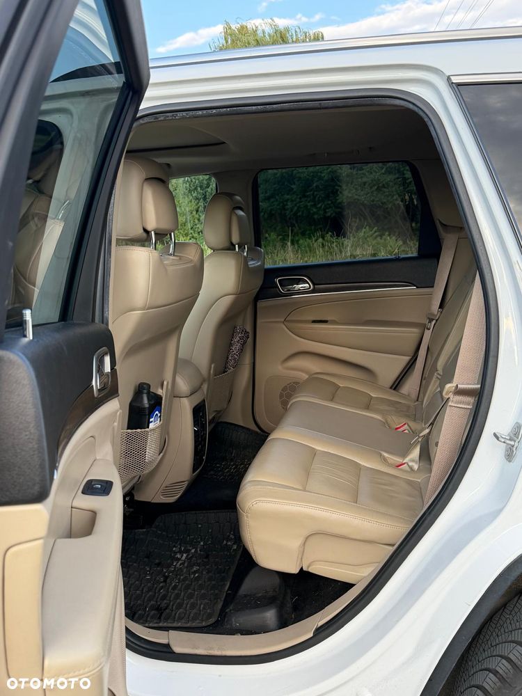 Jeep Grand Cherokee - 23