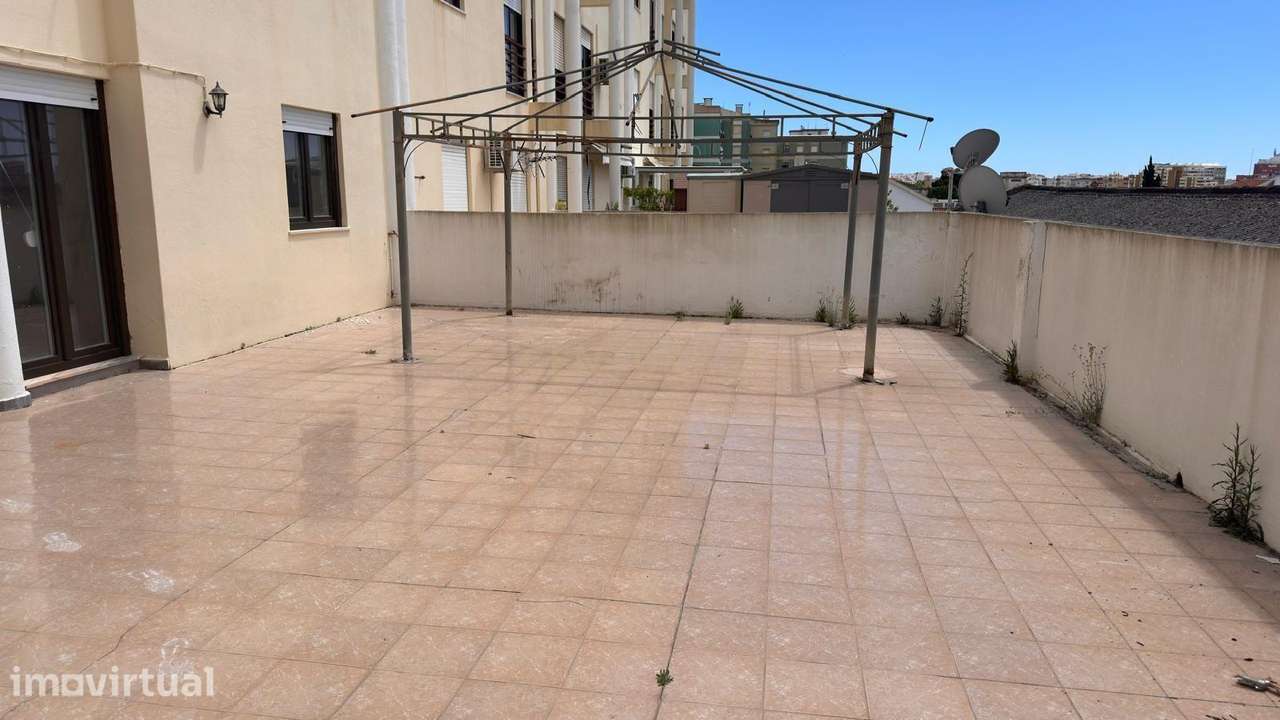 Apartamento de 4 assoalhadas com Terraço e Parqueamento — Em Fase de - Grande imagem: 4/51