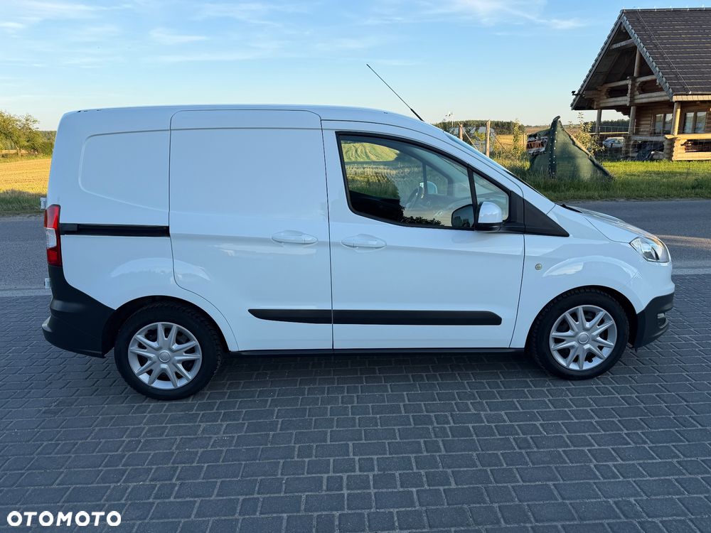 Ford Transit Courier - 14